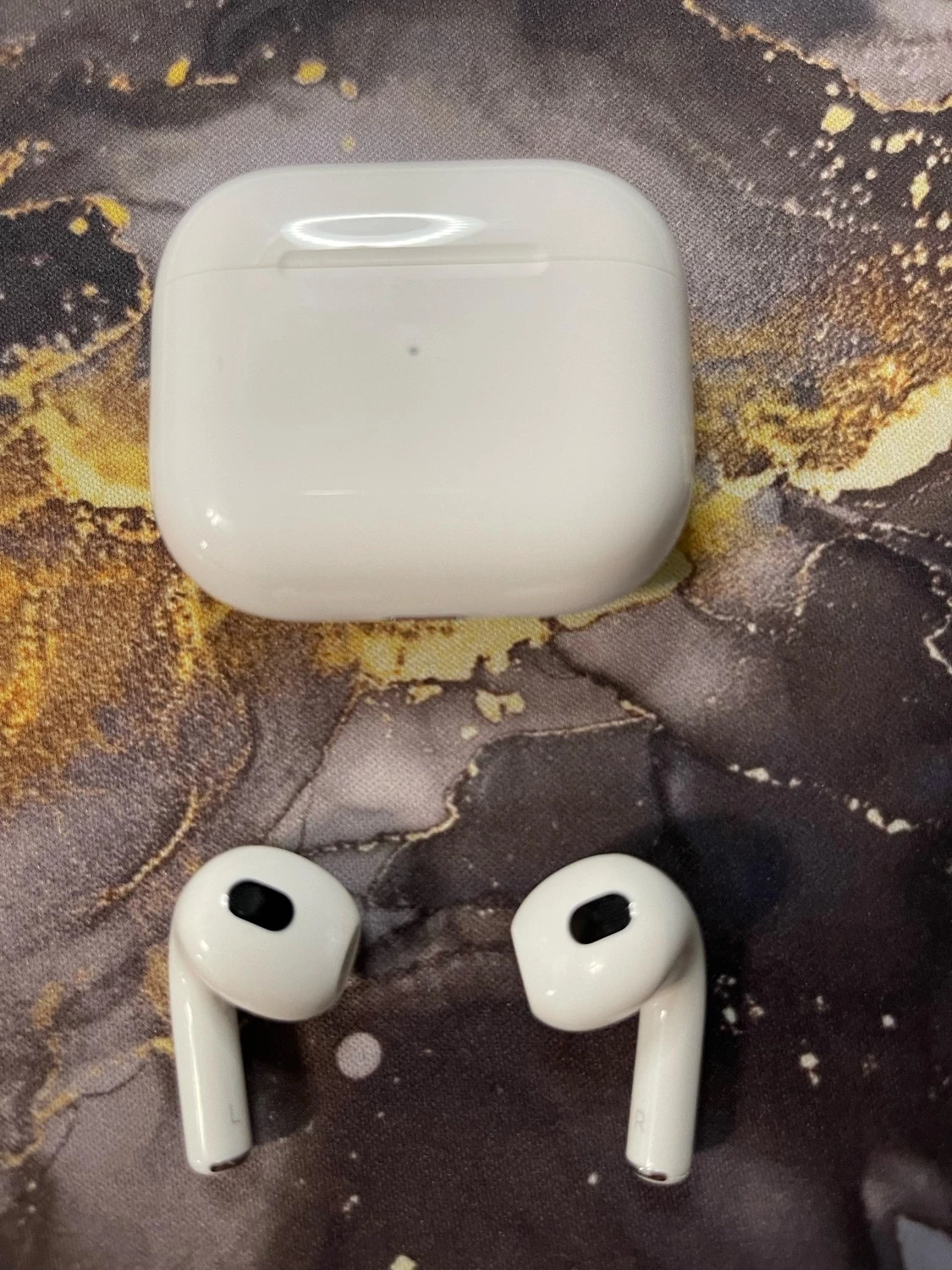 Apple AirPods 3 with Charging Case