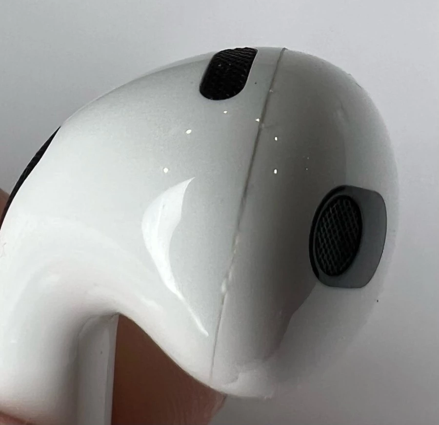 Apple AirPods 3 with Charging Case