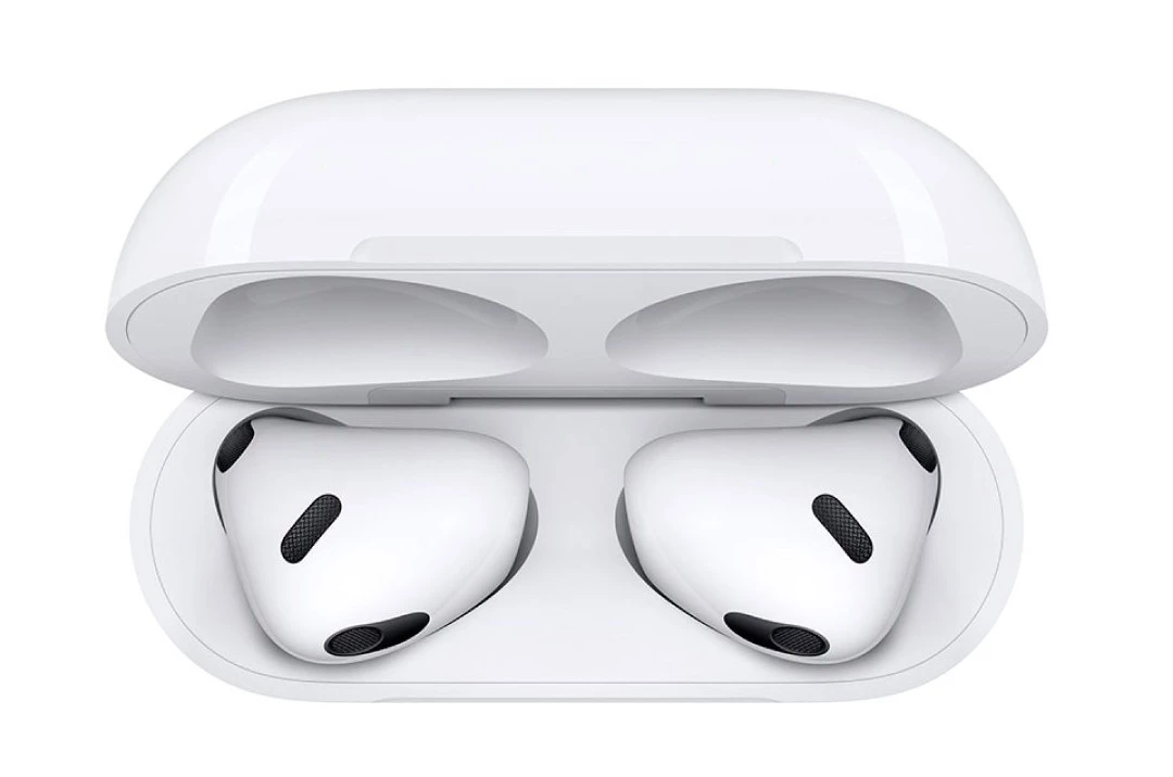 Apple AirPods 3 with Charging Case